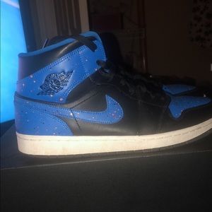 Jordan retro 1 mid